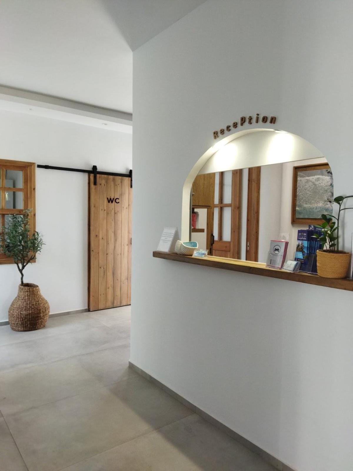 Hotel Flisvos Megalochori  Экстерьер фото